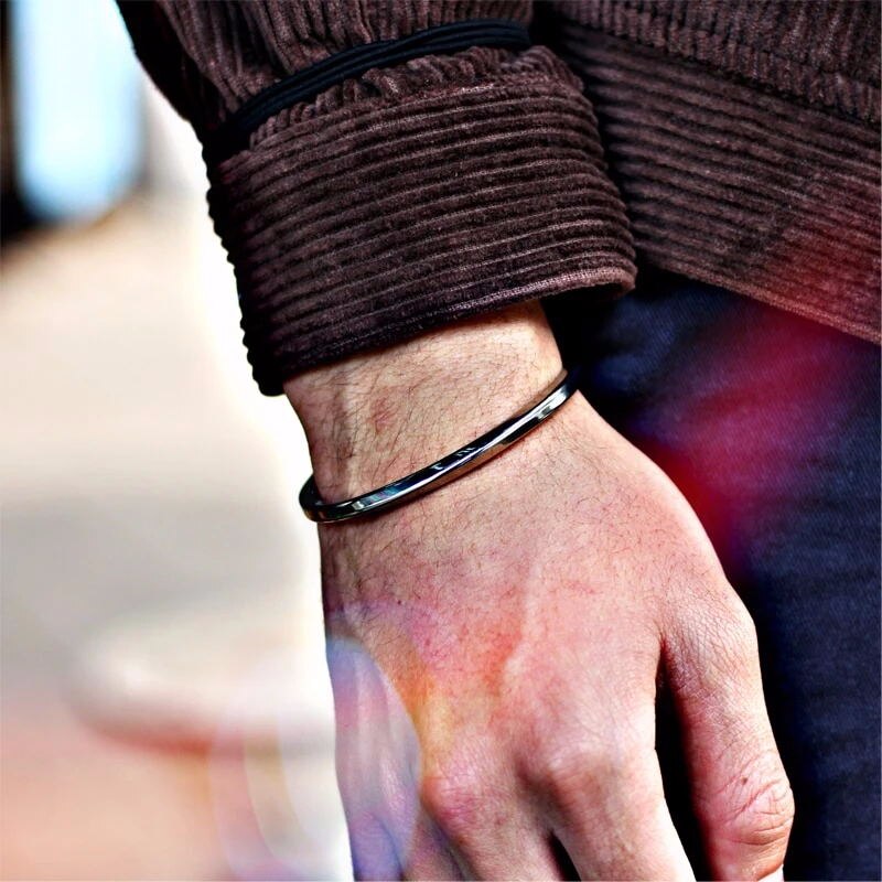 MEN TWISTED BANGLE